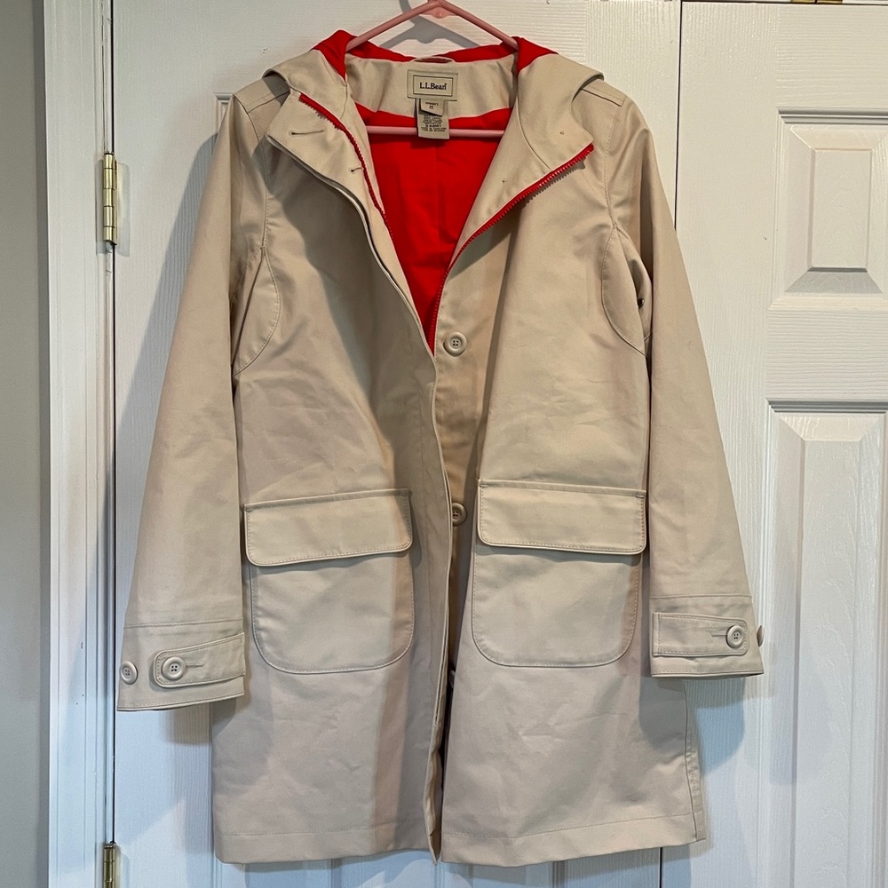 L.L.Bean Women’s Hooded Rain Coat Jacket
